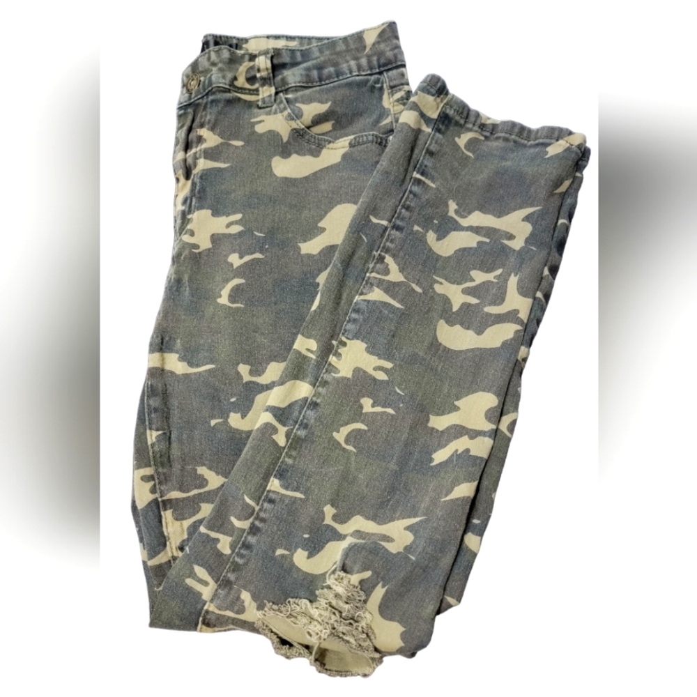 NWOT L&B Distressed Boyfriend Camo Pants